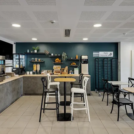 Montempo Paris Le Sec Aparthotel 2*